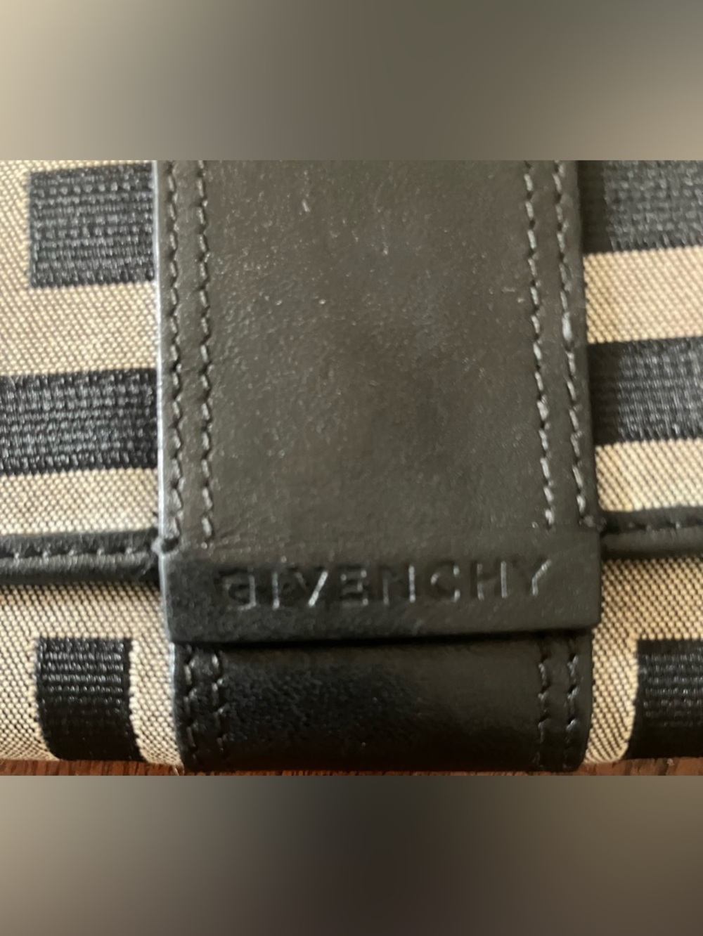 Authentic Givenchy Logo Wallet - Picture 2 of 9
